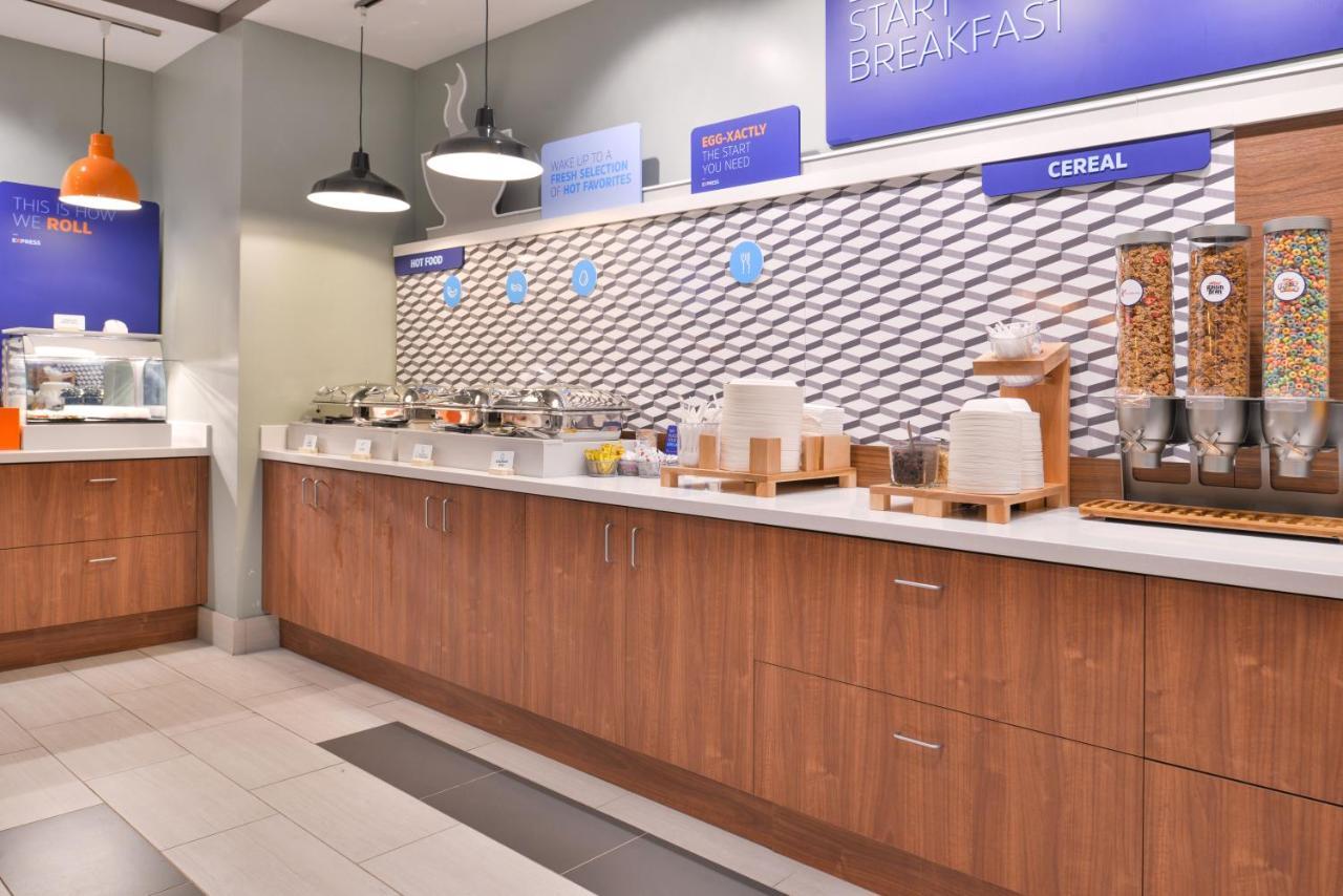 Holiday Inn Express - Milwaukee Downtown By Ihg Eksteriør billede