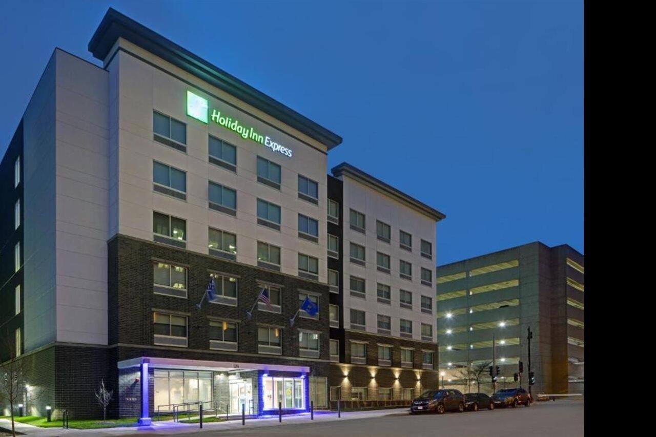 Holiday Inn Express - Milwaukee Downtown By Ihg Eksteriør billede